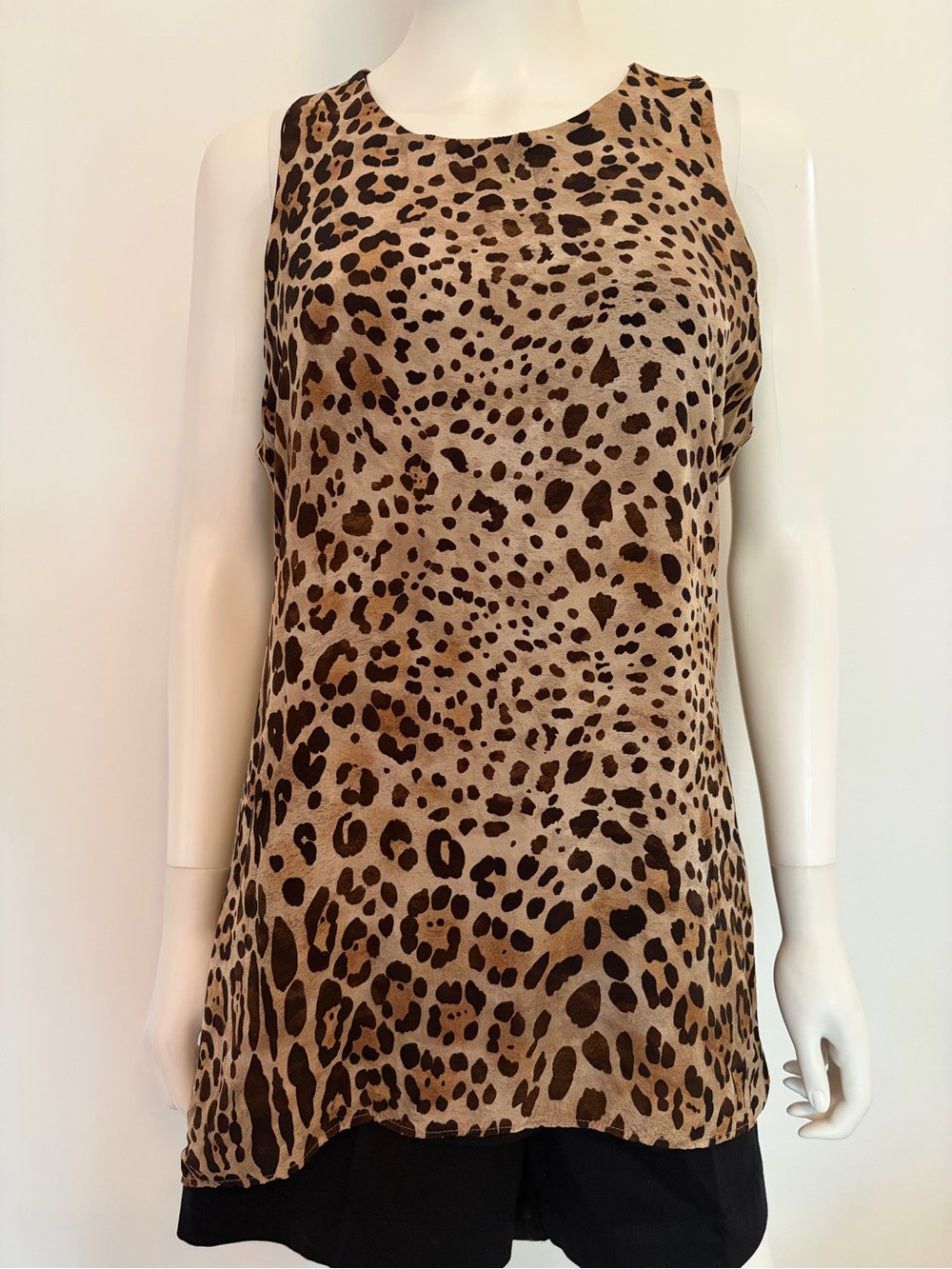 #690 Karen Kane Leopard Lined Summer  tunic in amazing condition. Size L.